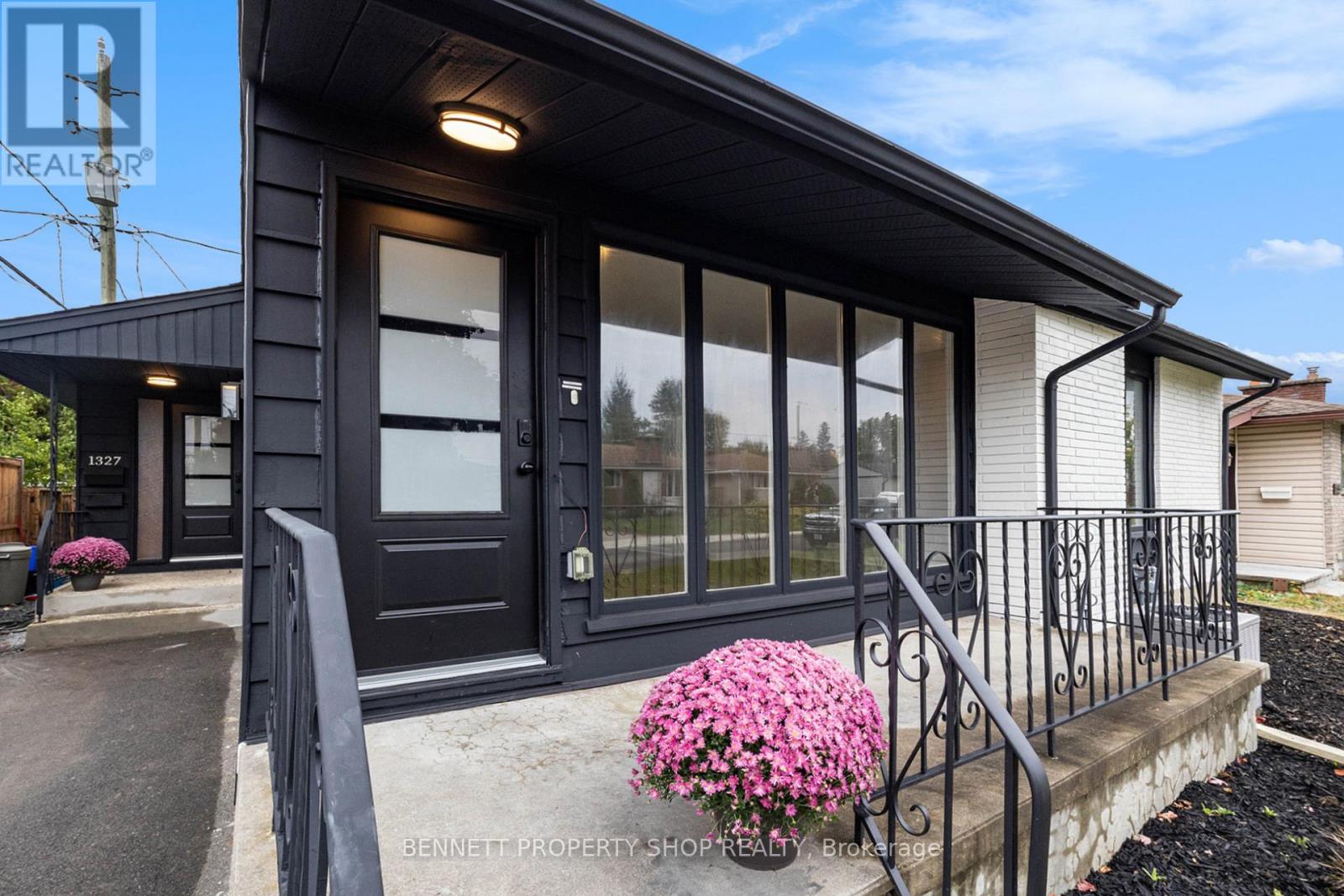 1327 Avenue S Avenue, Ottawa, Ontario  K1G 0C4 - Photo 4 - X12461771