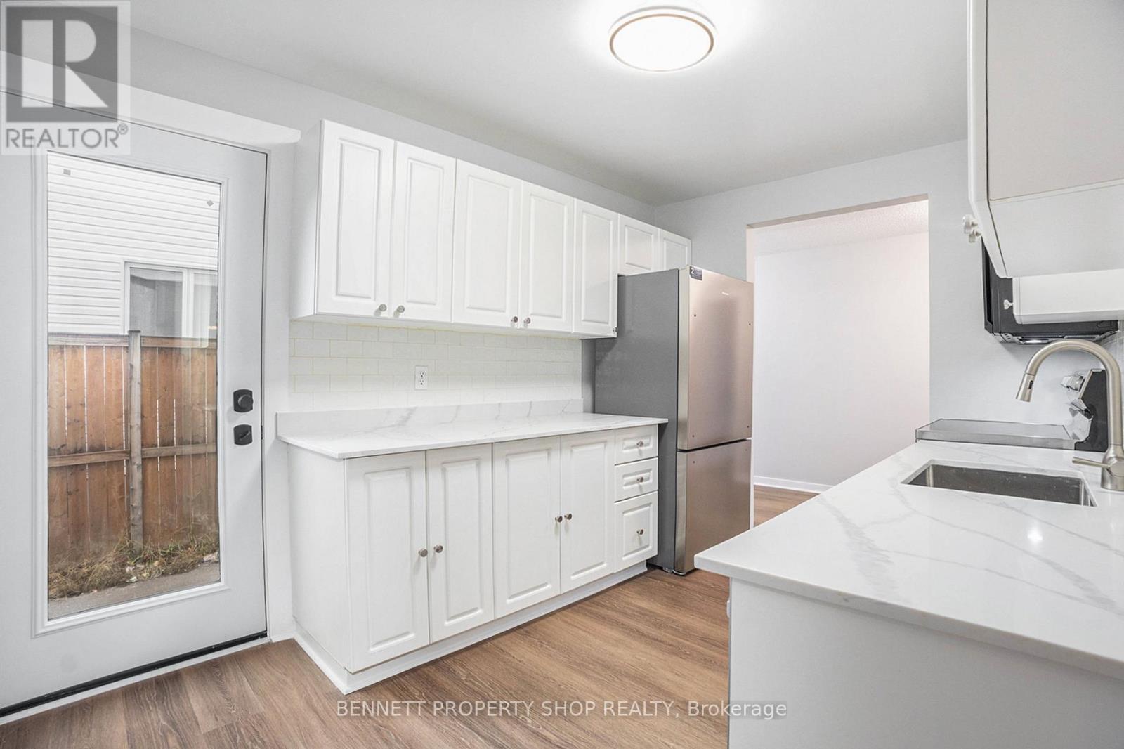 1327 Avenue S Avenue, Ottawa, Ontario  K1G 0C4 - Photo 9 - X12461771