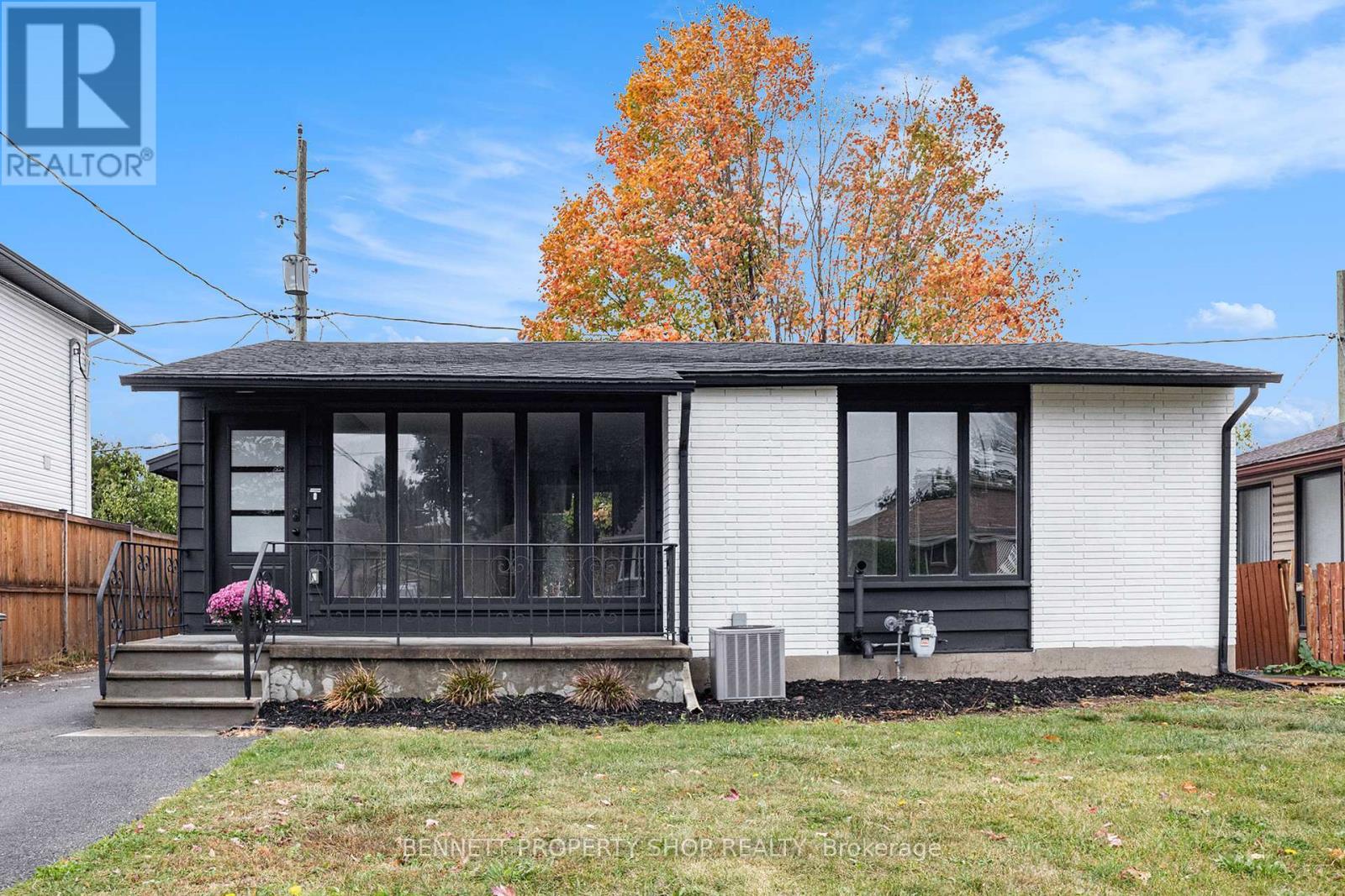 1327 Avenue S Avenue, Ottawa, Ontario  K1G 0C4 - Photo 3 - X12461771