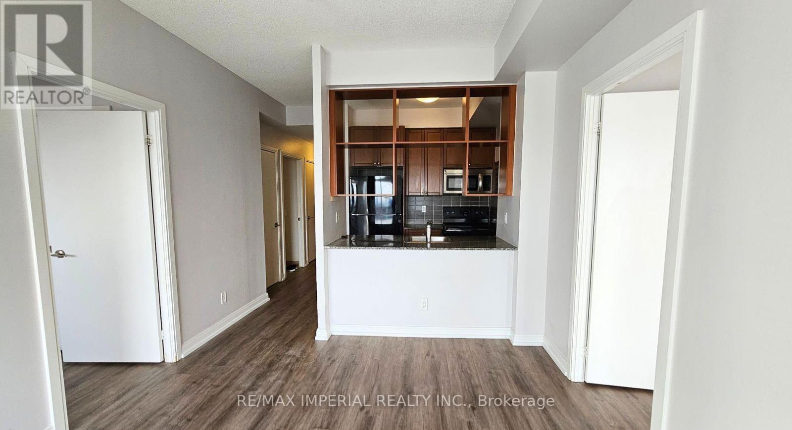 1215 - 181 Village Green Square, Toronto, Ontario M1S 0K6 - Photo 3 - E12610296