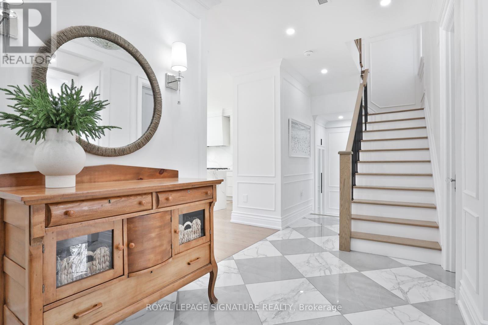 28 Belle Ayre Boulevard, Toronto, Ontario  M4S 1K3 - Photo 4 - C12609782