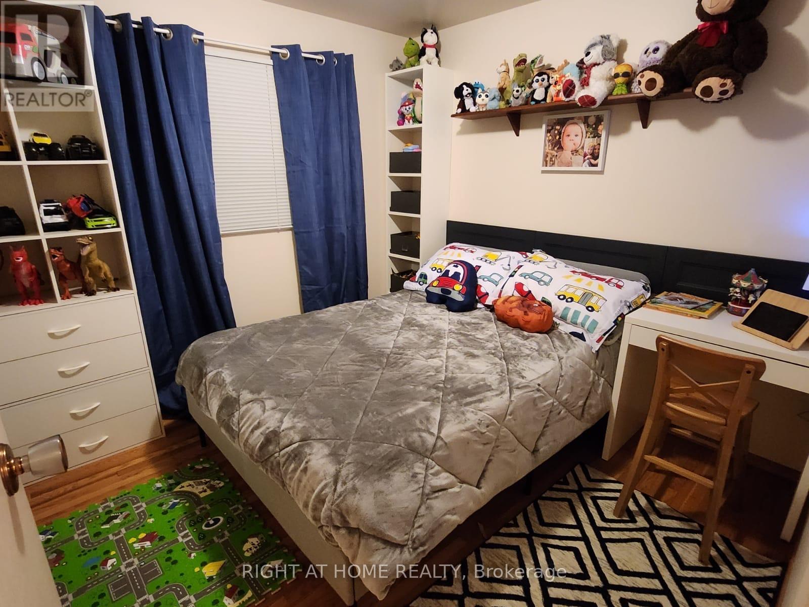 Upper - 1088 Pearson Drive, Oakville (Cp College Park), Ontario  L6H 2A8 - Photo 11 - W12606754