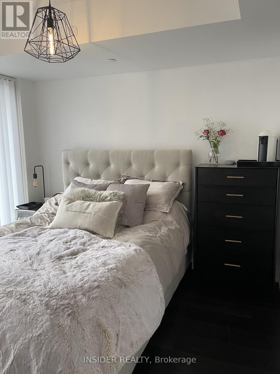 1409 - 88 Harbour Street, Toronto, Ontario  M5J 0C3 - Photo 17 - C12610502