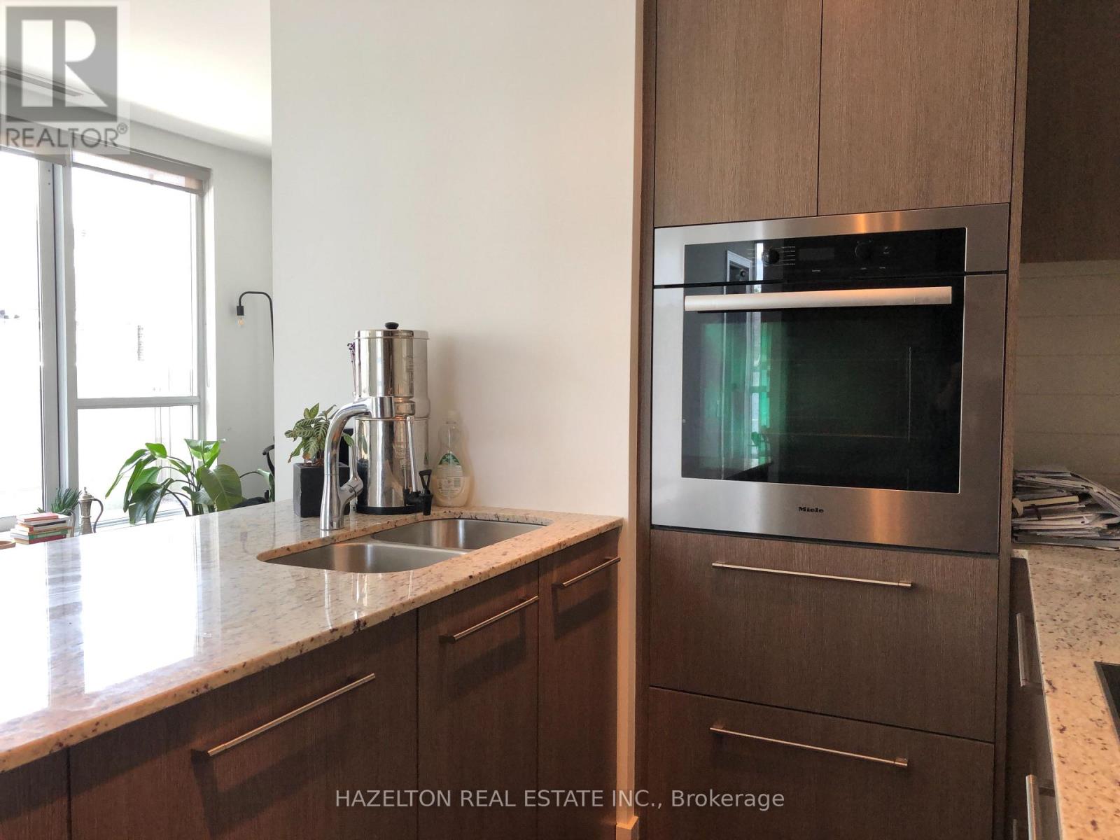 210 - 170 Avenue Road, Toronto, Ontario  M5R 0A4 - Photo 11 - C12610546