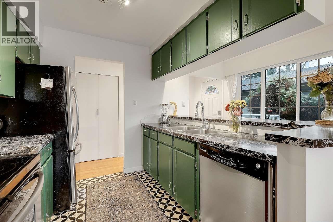 1479 Elinor Crescent, Port Coquitlam, British Columbia  V3C 6M5 - Photo 5 - R3072353