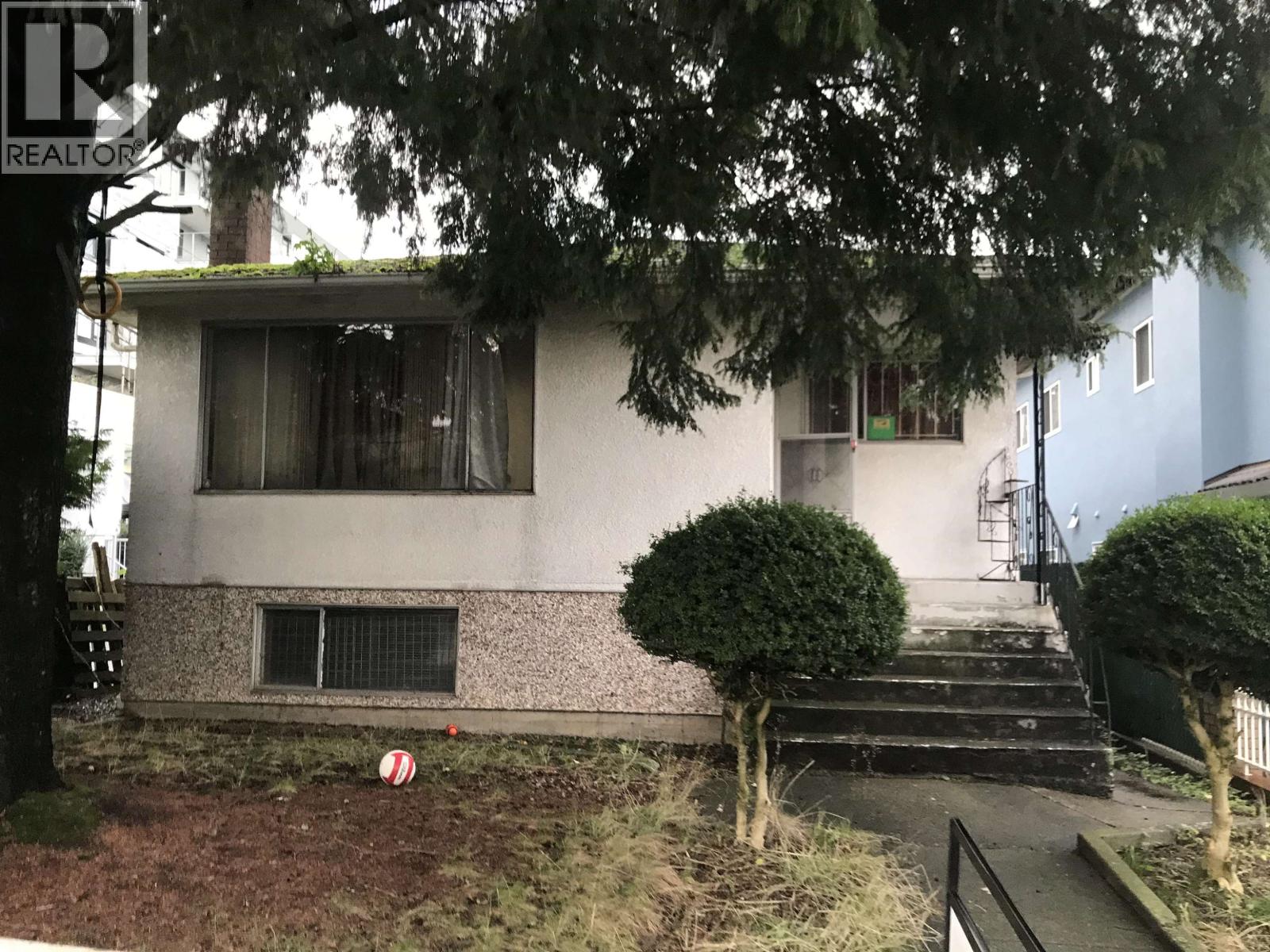 4569 GLADSTONE STREET, Vancouver, British Columbia