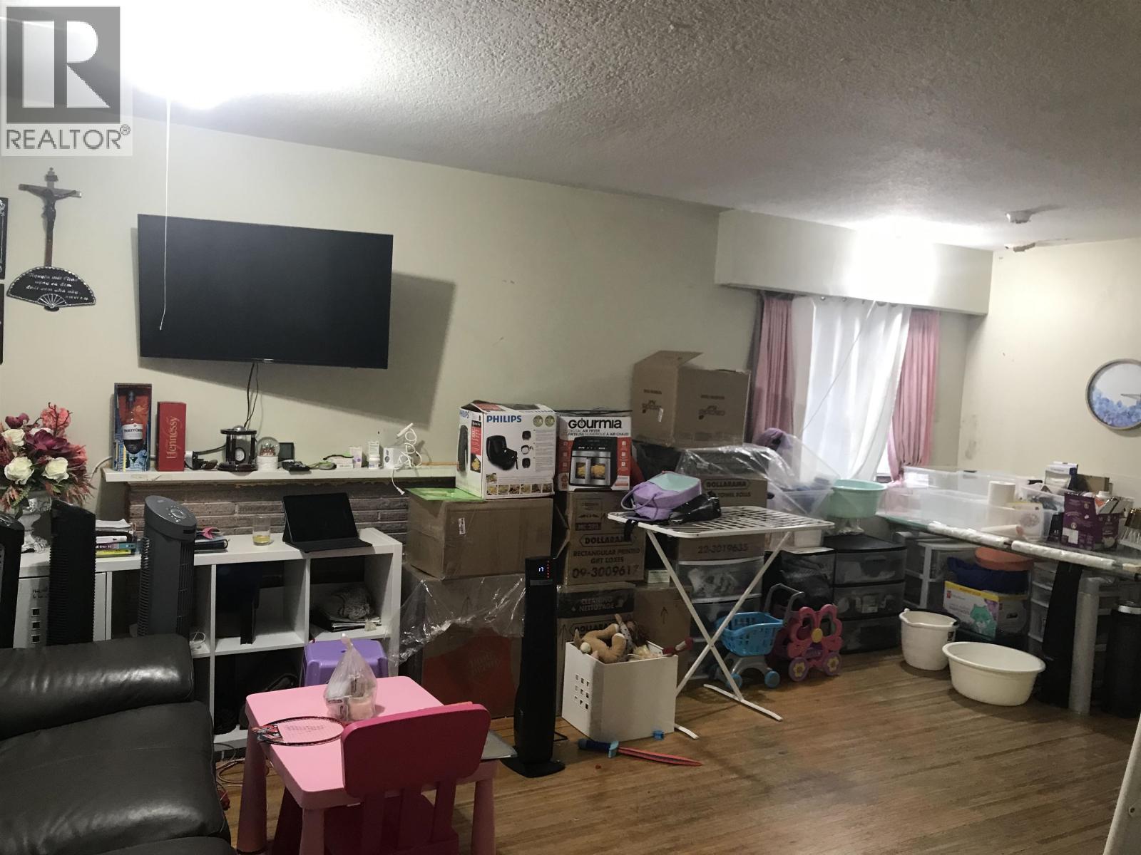 4569 Gladstone Street, Vancouver, British Columbia  V5N 5A1 - Photo 2 - R3070381