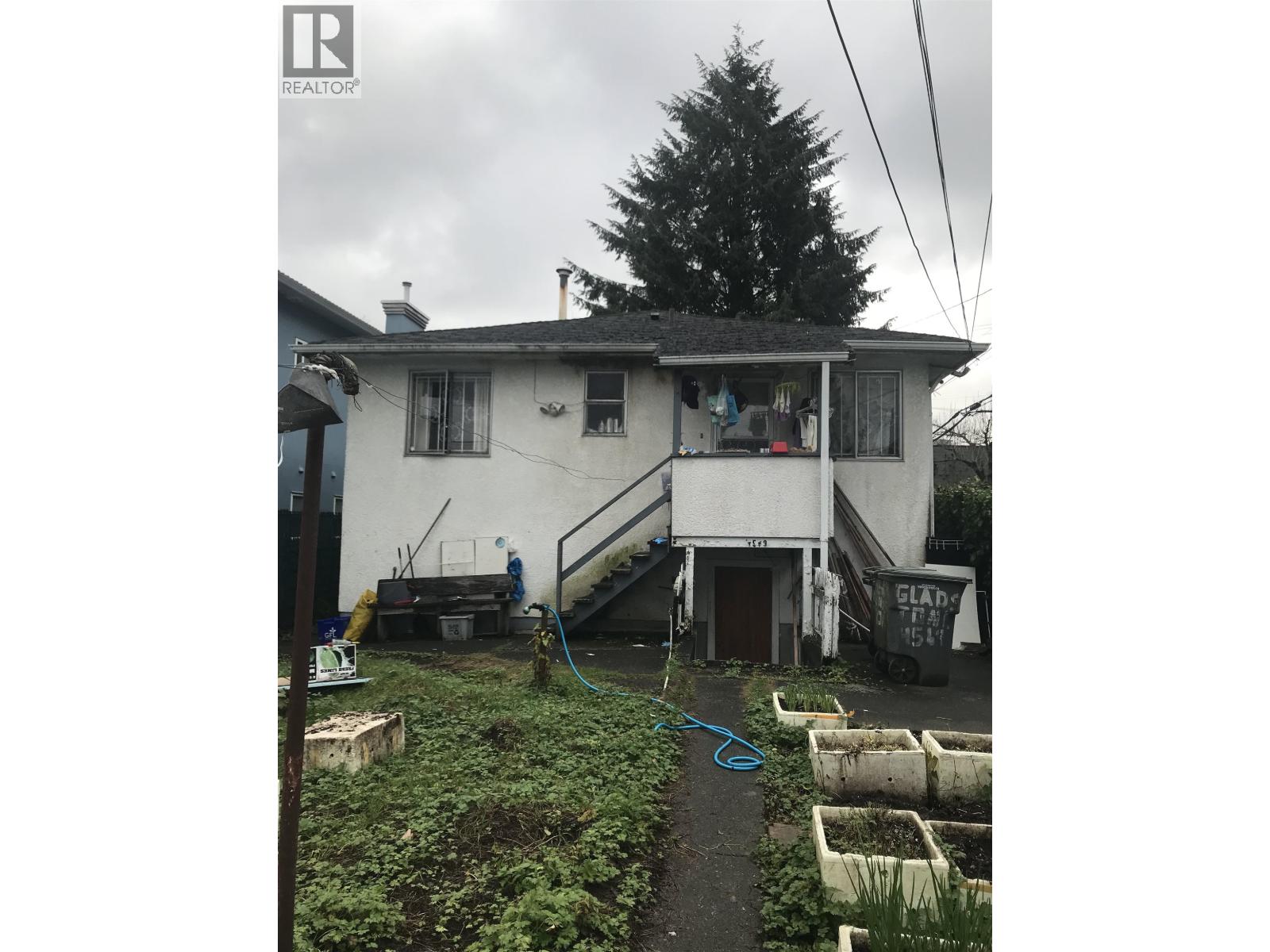 4569 Gladstone Street, Vancouver, British Columbia  V5N 5A1 - Photo 3 - R3070381