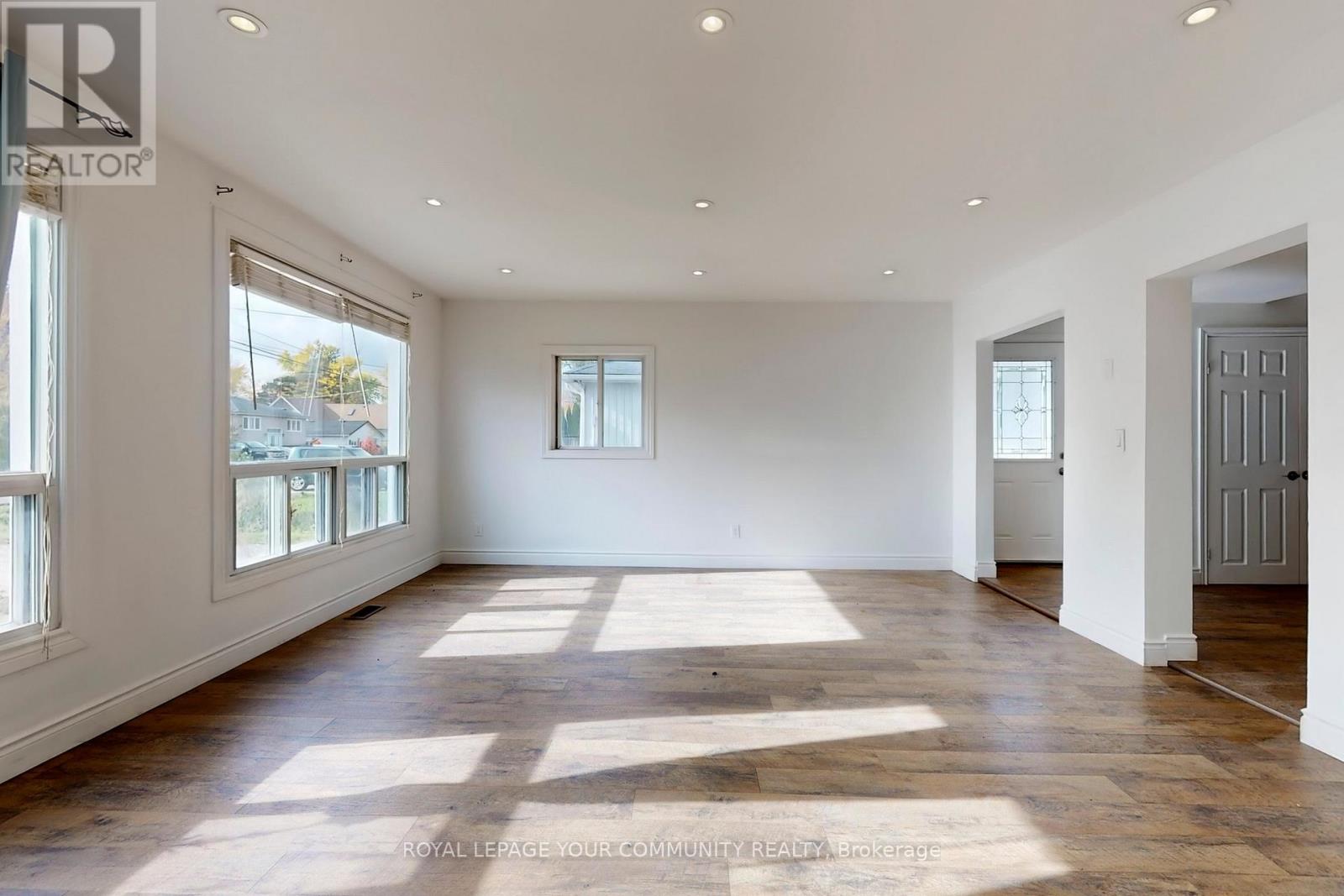 240 Royal Road, Georgina, Ontario  L4P 2T8 - Photo 10 - N12610508