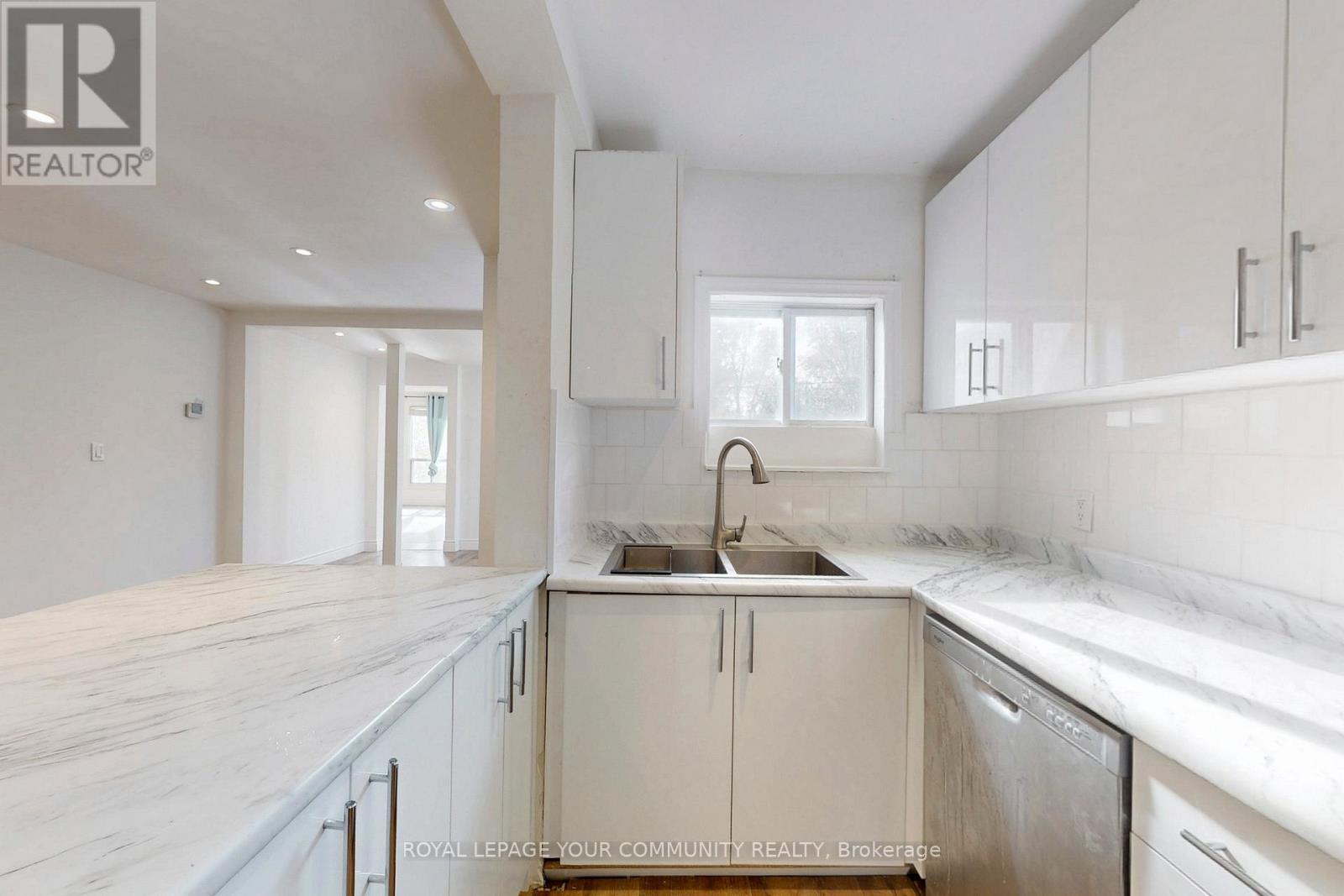 240 Royal Road, Georgina, Ontario  L4P 2T8 - Photo 23 - N12610508