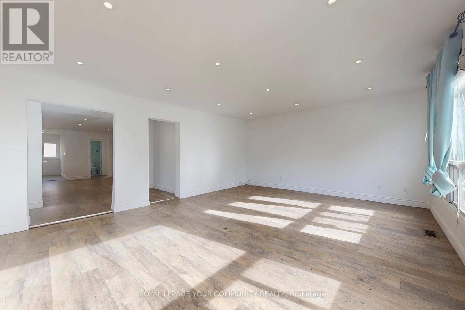 240 Royal Road, Georgina, Ontario  L4P 2T8 - Photo 9 - N12610508