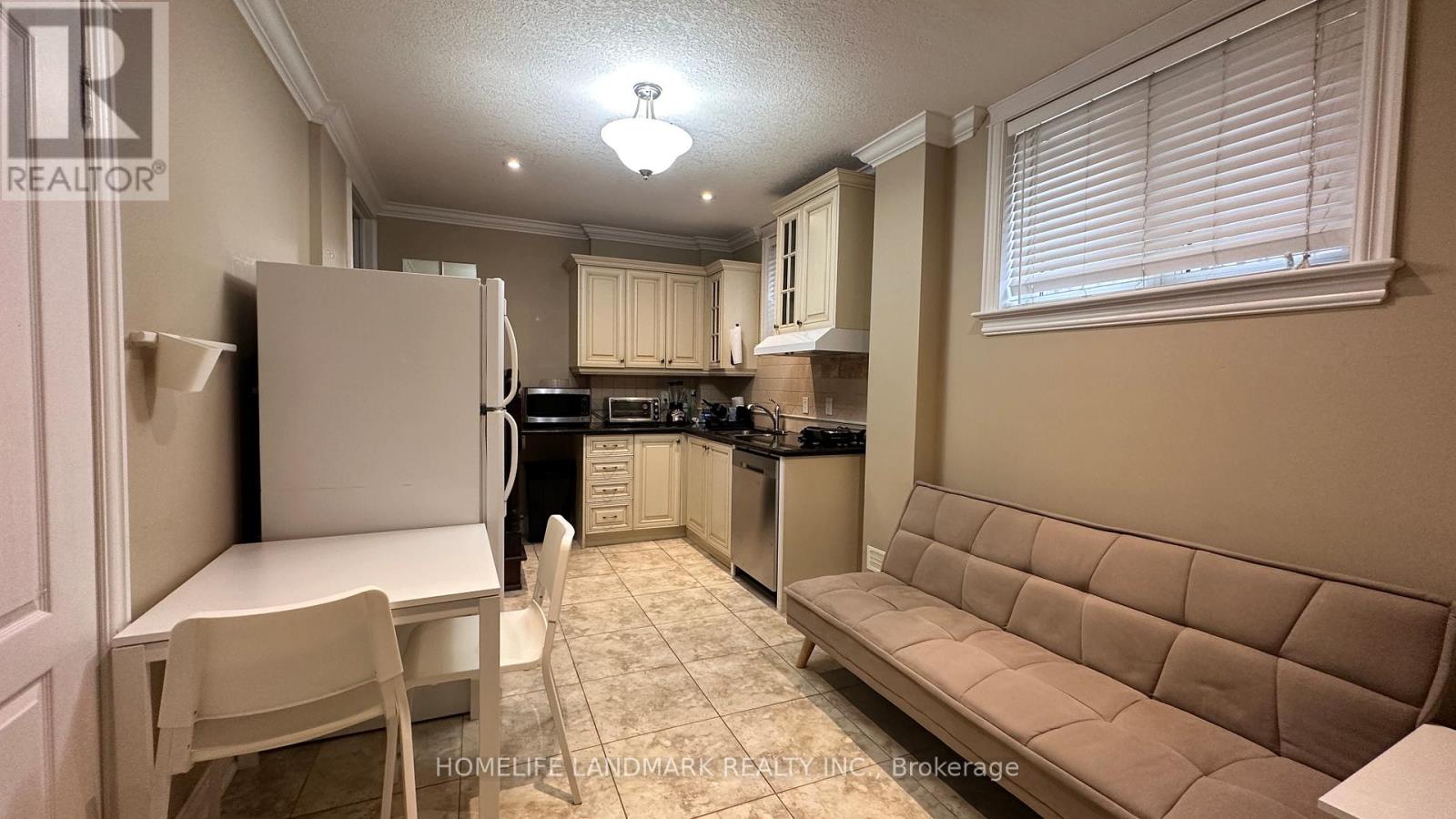 Lower - 202c Finch Avenue, Toronto, Ontario M2N 4R9 - Photo 3 - C12608662