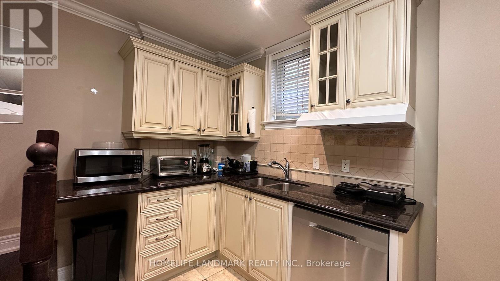 Lower - 202c Finch Avenue, Toronto, Ontario M2N 4R9 - Photo 11 - C12608662