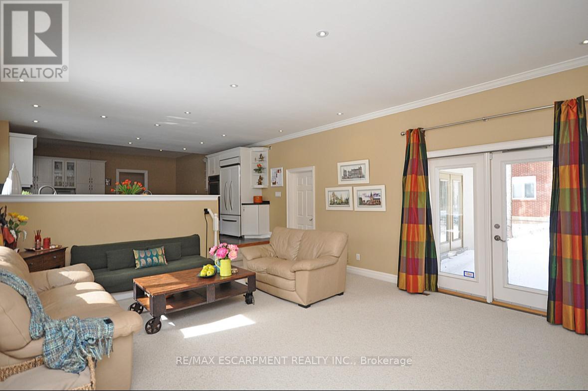 225 Forestwood Drive, Oakville, Ontario  L6J 4E5 - Photo 14 - W12610518