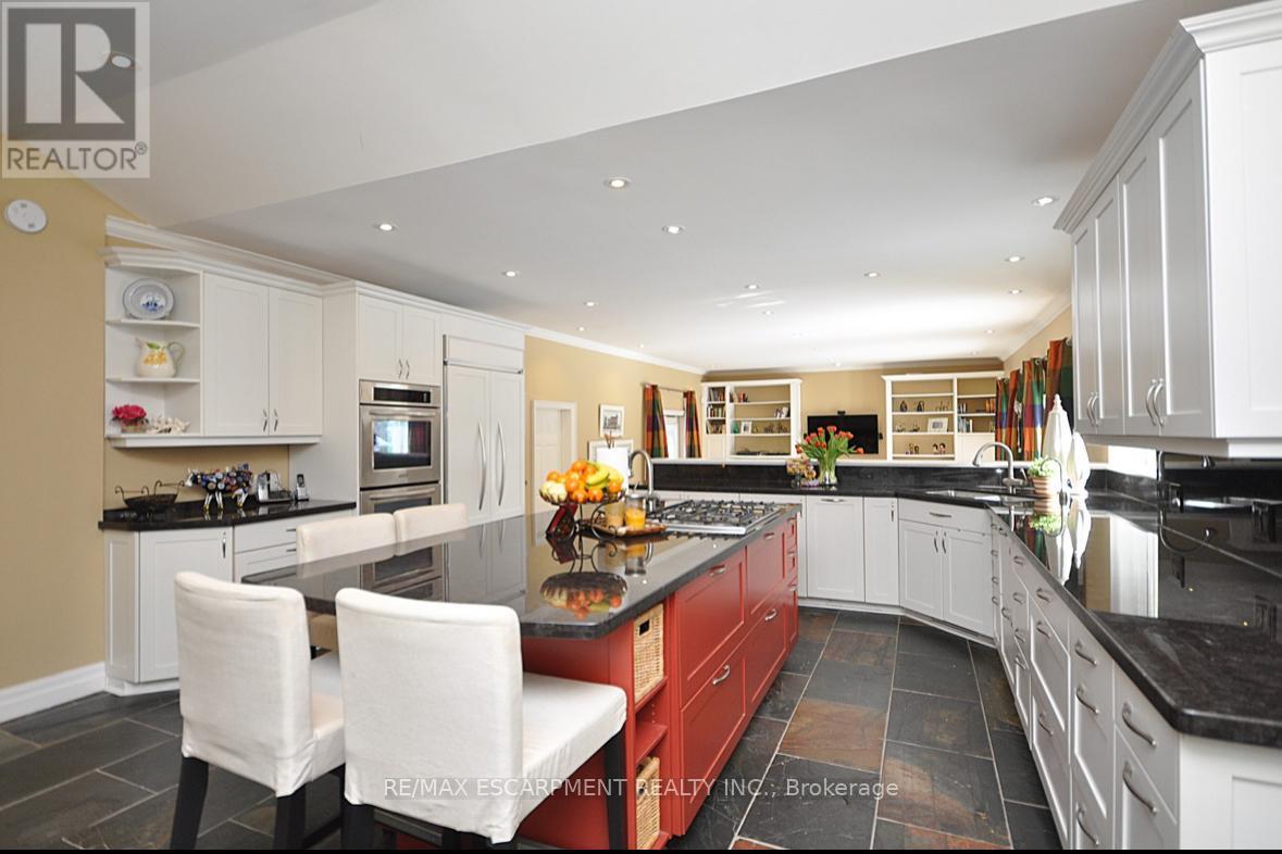 225 Forestwood Drive, Oakville, Ontario  L6J 4E5 - Photo 21 - W12610518