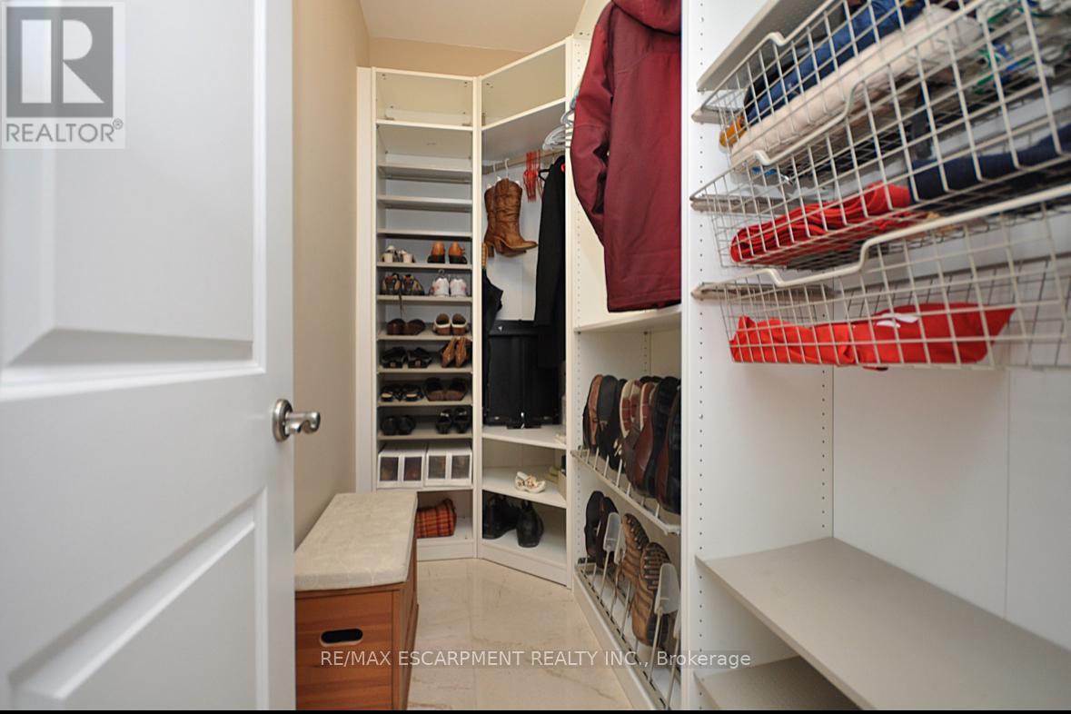 225 Forestwood Drive, Oakville, Ontario  L6J 4E5 - Photo 27 - W12610518