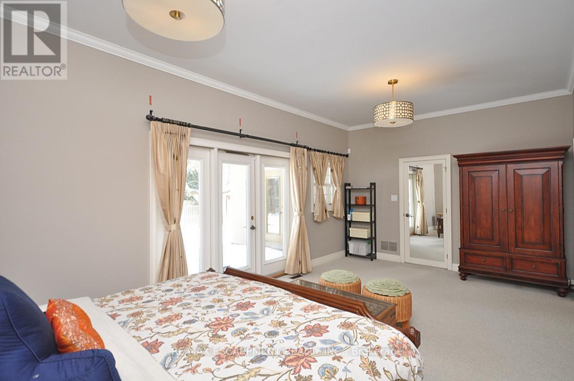 225 Forestwood Drive, Oakville, Ontario  L6J 4E5 - Photo 30 - W12610518