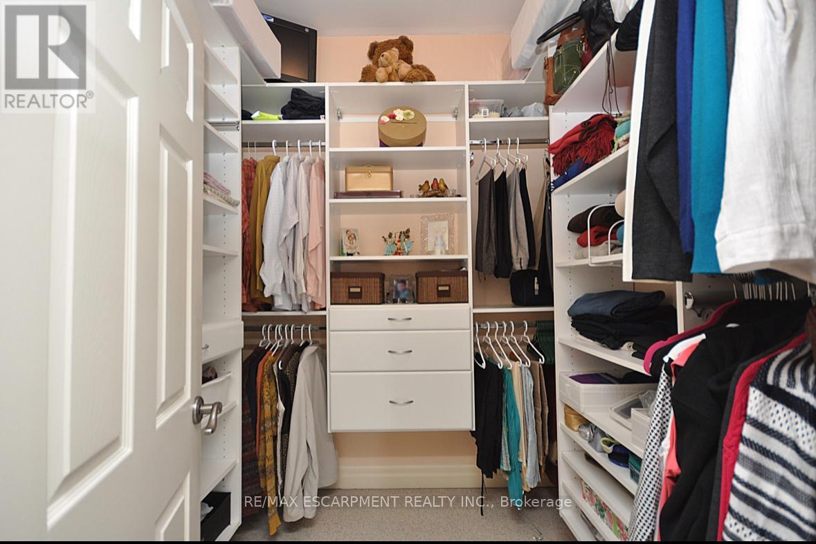 225 Forestwood Drive, Oakville, Ontario  L6J 4E5 - Photo 36 - W12610518