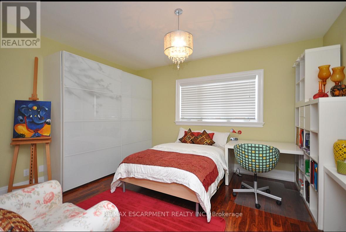 225 Forestwood Drive, Oakville, Ontario  L6J 4E5 - Photo 38 - W12610518