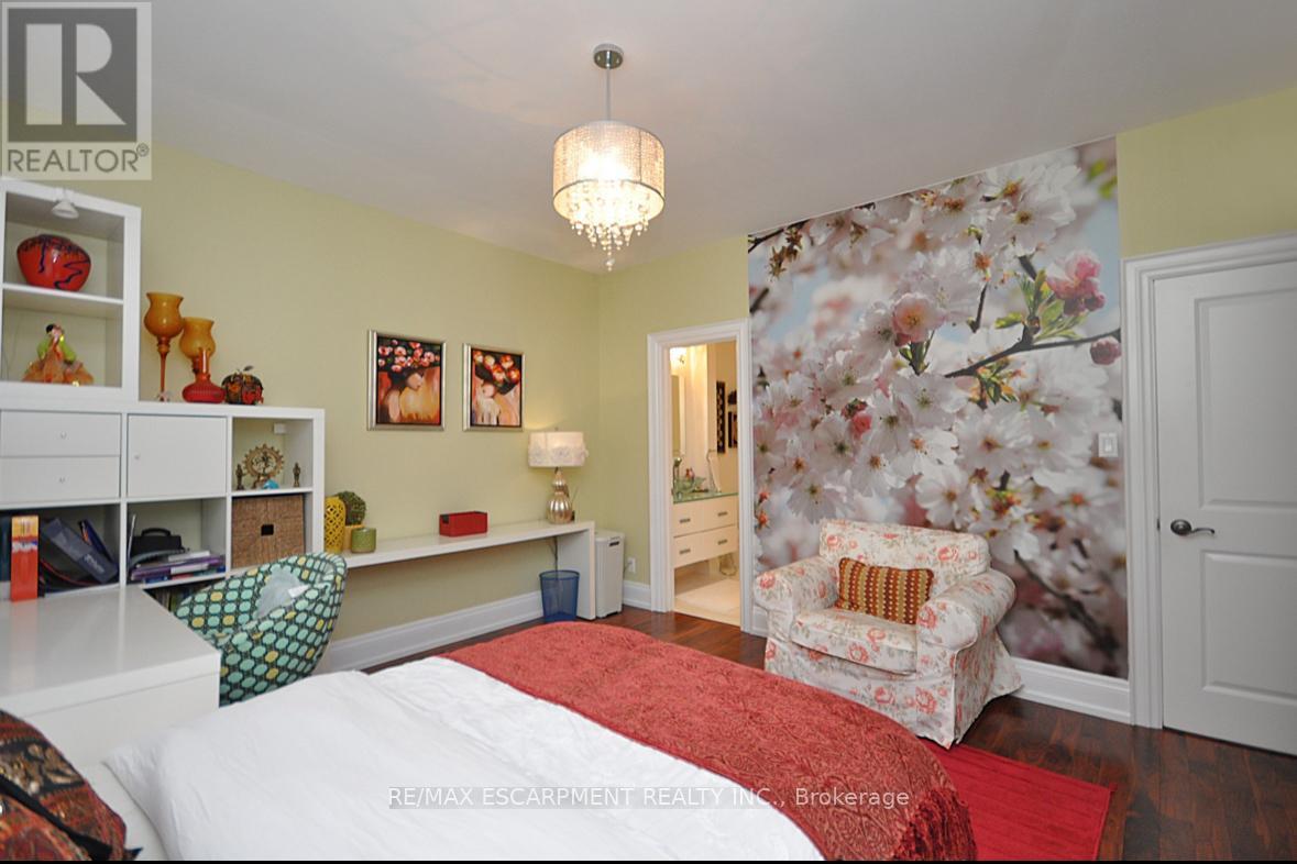 225 Forestwood Drive, Oakville, Ontario  L6J 4E5 - Photo 39 - W12610518