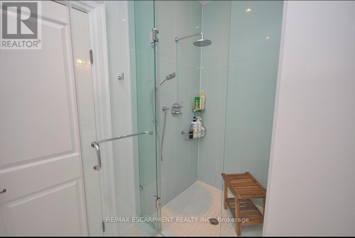 225 Forestwood Drive, Oakville, Ontario  L6J 4E5 - Photo 44 - W12610518