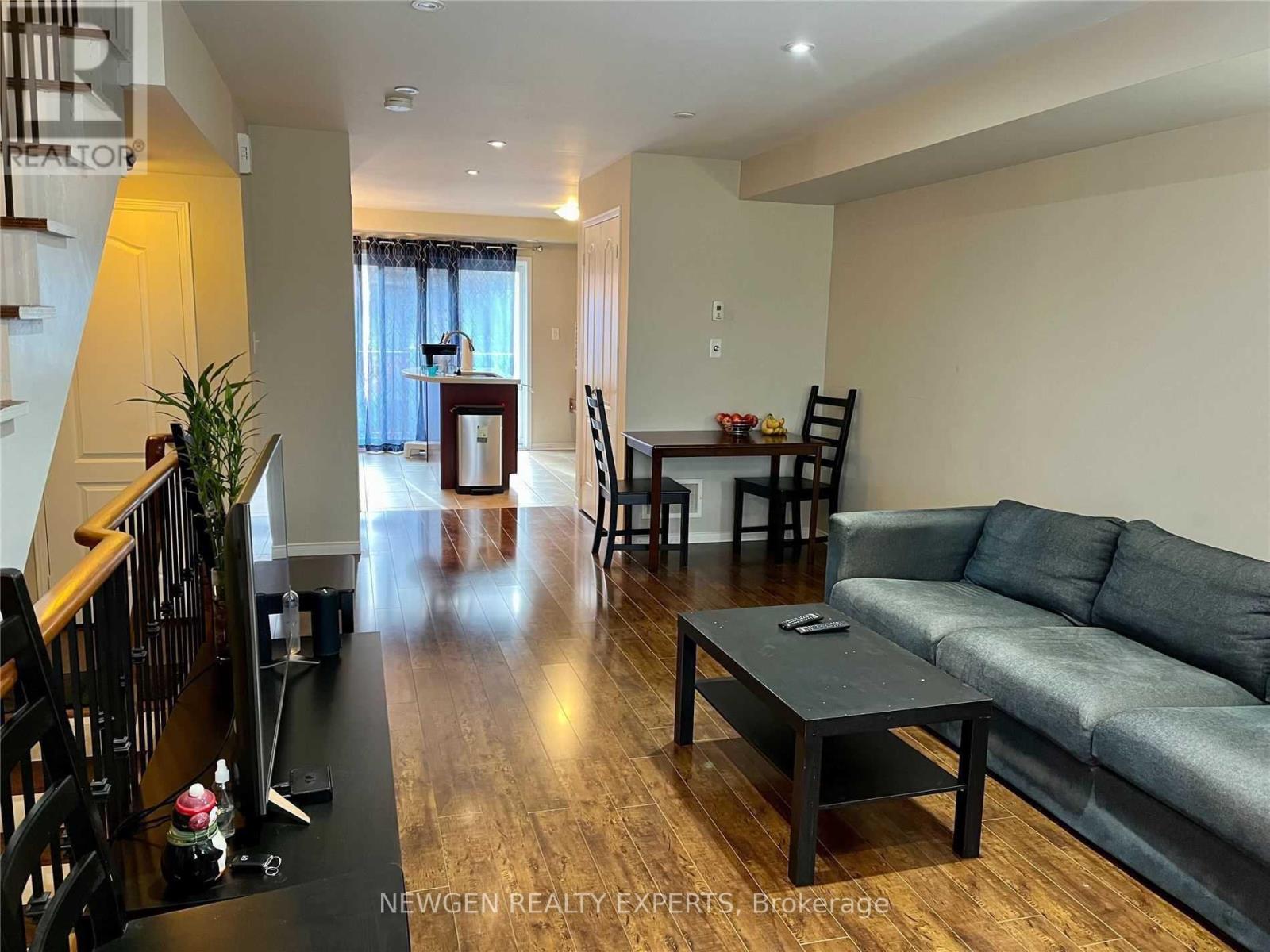 72 - 3250 Bentley Drive, Mississauga, Ontario L5M 0P7 - Photo 4 - W12610522