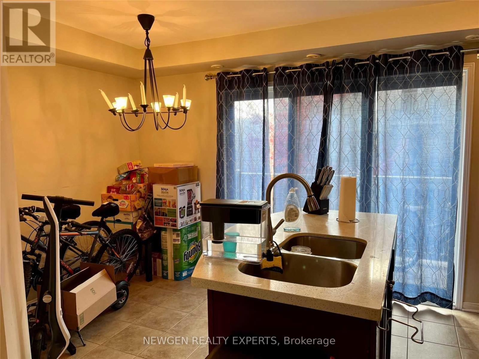 72 - 3250 Bentley Drive, Mississauga, Ontario L5M 0P7 - Photo 9 - W12610522