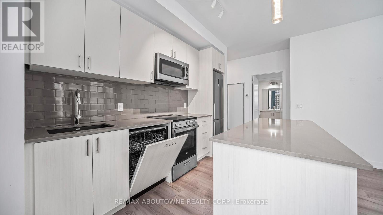 Ph 1007 - 1195 The Queensway Avenue, Toronto, Ontario  M8Z 0H1 - Photo 17 - W12610572