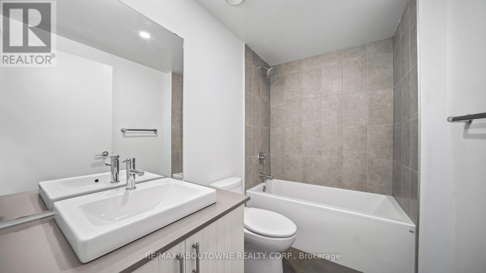 Ph 1007 - 1195 The Queensway Avenue, Toronto, Ontario  M8Z 0H1 - Photo 5 - W12610572