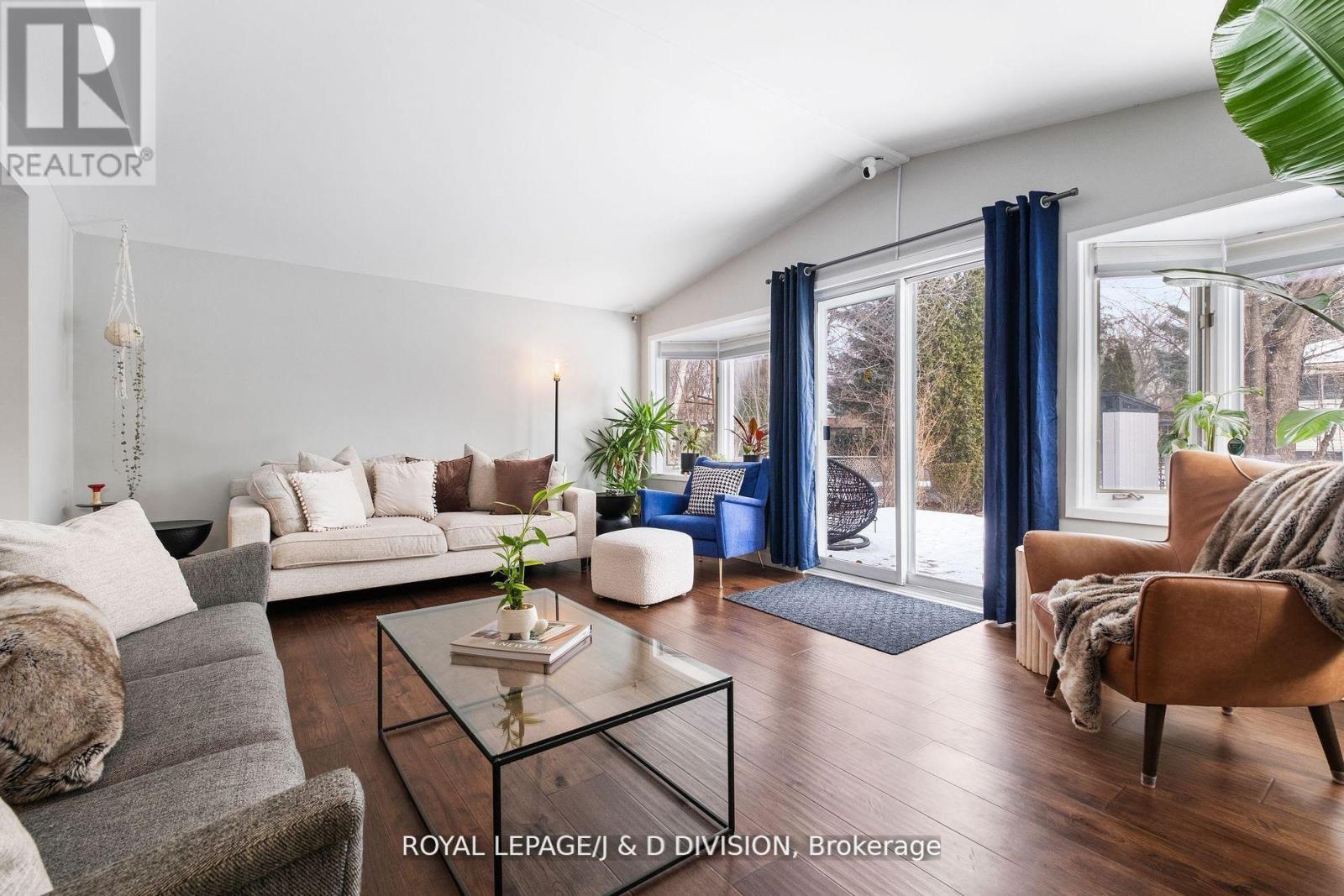 4226 Longmoor Drive, Burlington, Ontario  L7L 4Z9 - Photo 4 - W12610576