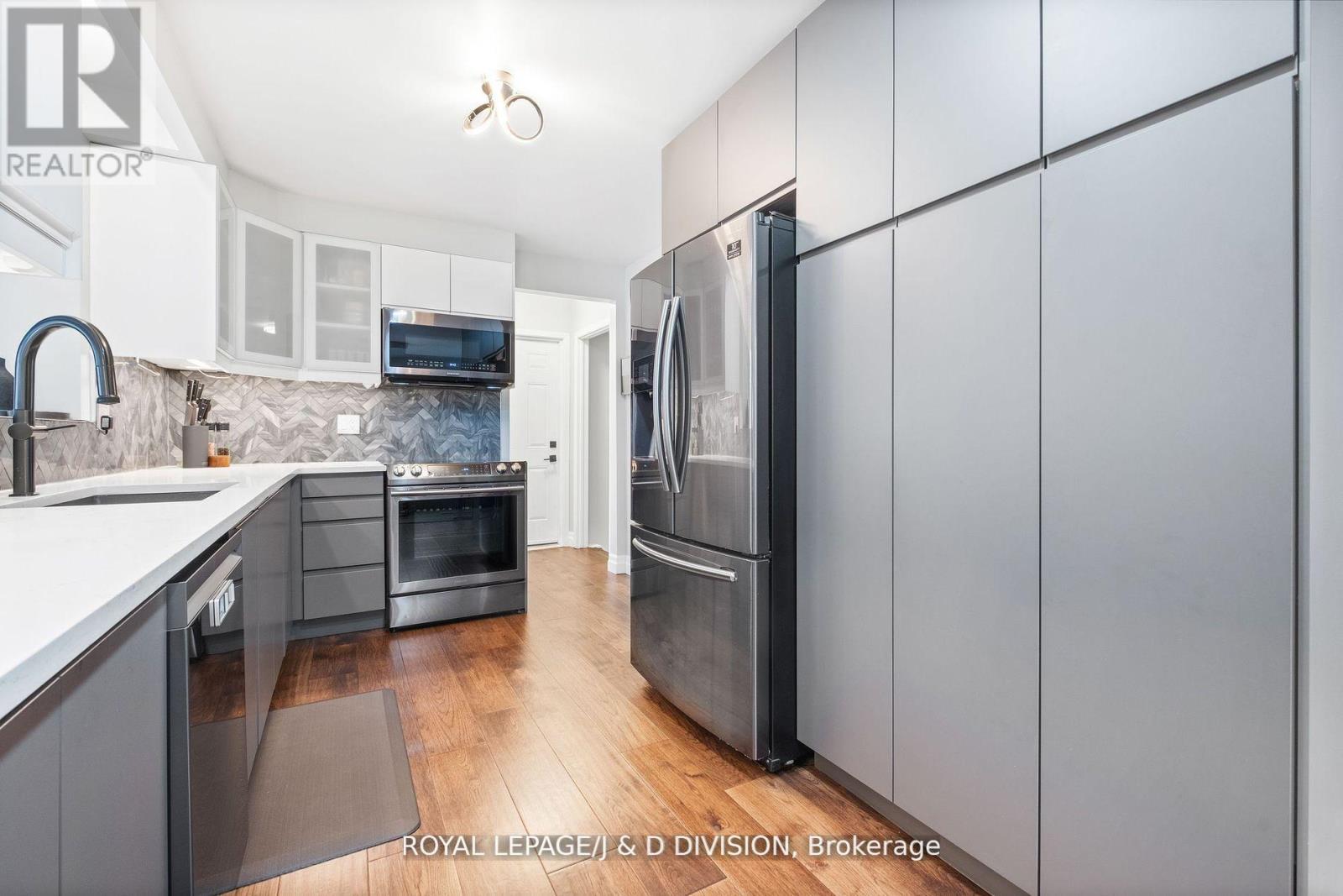 4226 Longmoor Drive, Burlington, Ontario  L7L 4Z9 - Photo 8 - W12610576