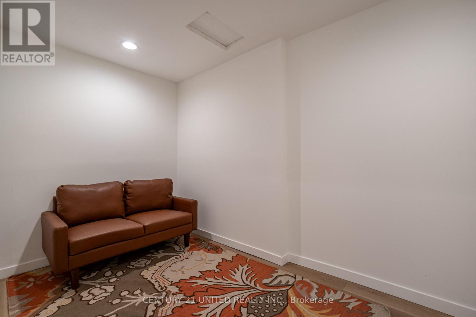 174-176 Hunter Street W, Peterborough (Town Ward 3), Ontario  K9H 2L2 - Photo 11 - X12610582