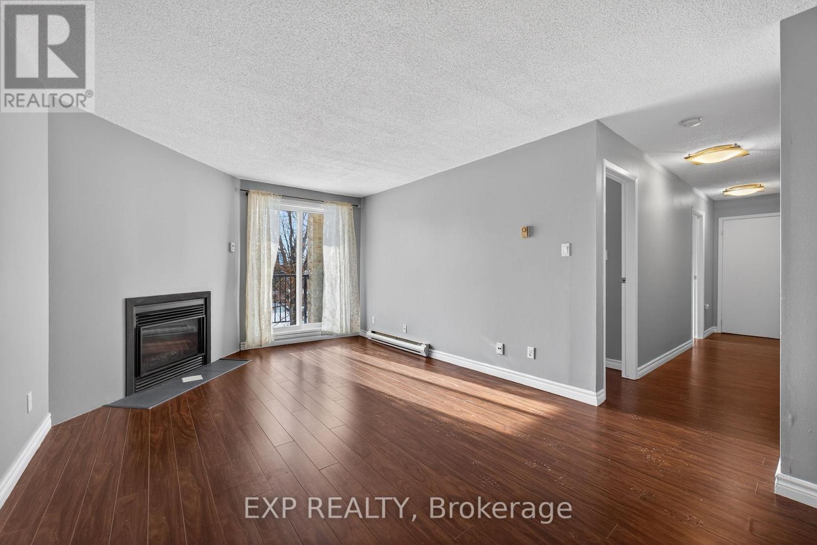 211 - 727 Deveron Crescent, London South, Ontario  N5Z 4X4 - Photo 2 - X12610720