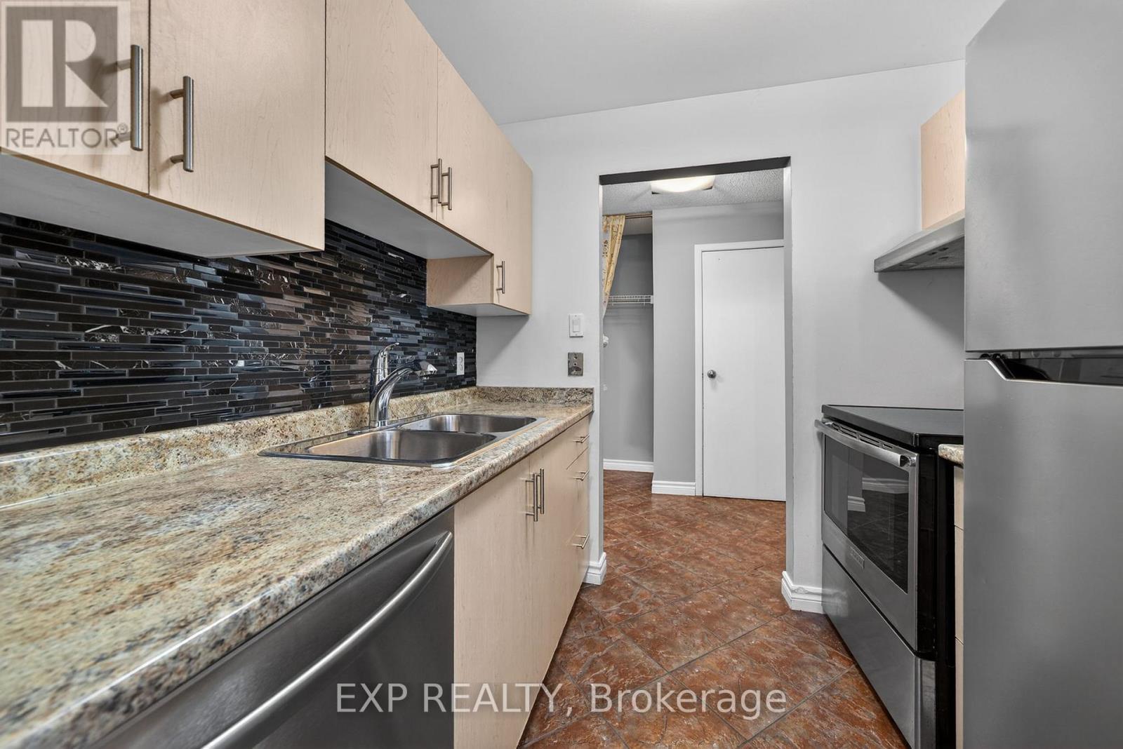 211 - 727 Deveron Crescent, London South, Ontario  N5Z 4X4 - Photo 5 - X12610720