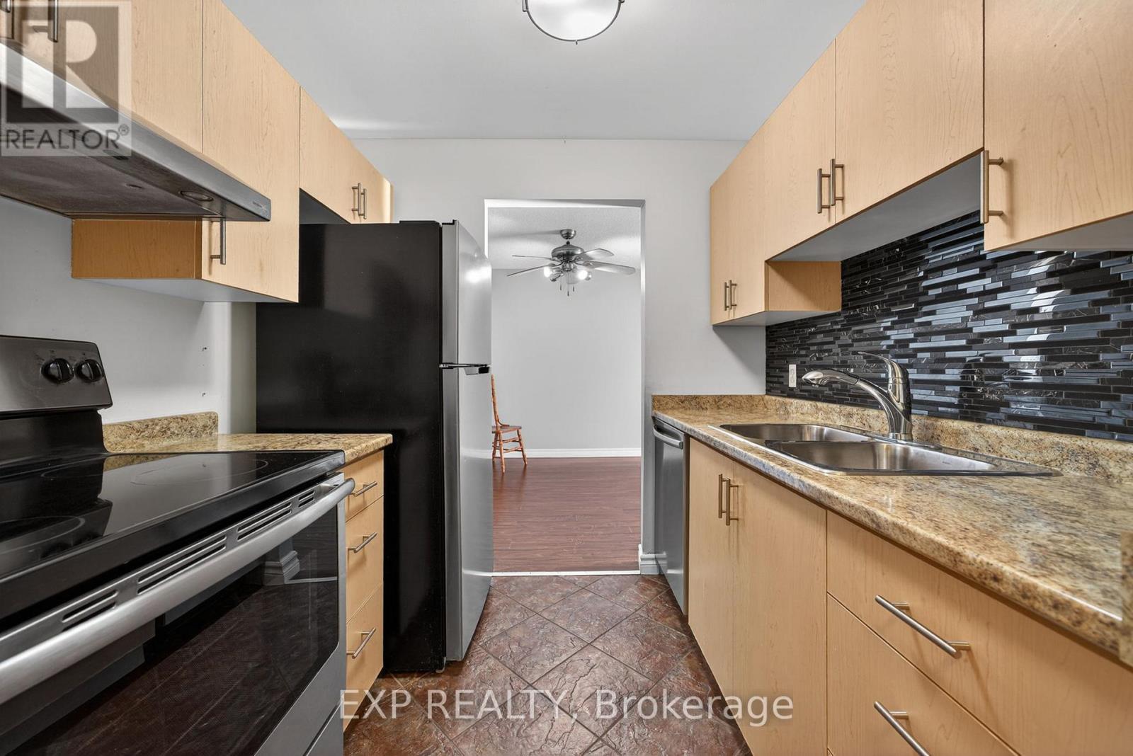 211 - 727 Deveron Crescent, London South, Ontario  N5Z 4X4 - Photo 6 - X12610720