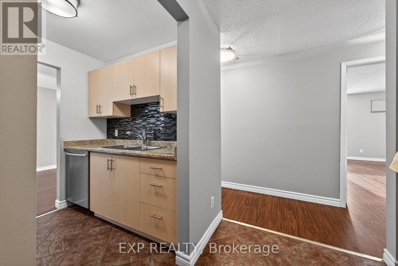 211 - 727 Deveron Crescent, London South, Ontario  N5Z 4X4 - Photo 7 - X12610720