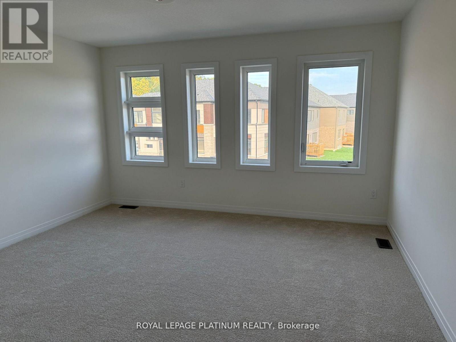 43 Mckernan Avenue, Brantford, Ontario  N3V 0C2 - Photo 3 - X12610568