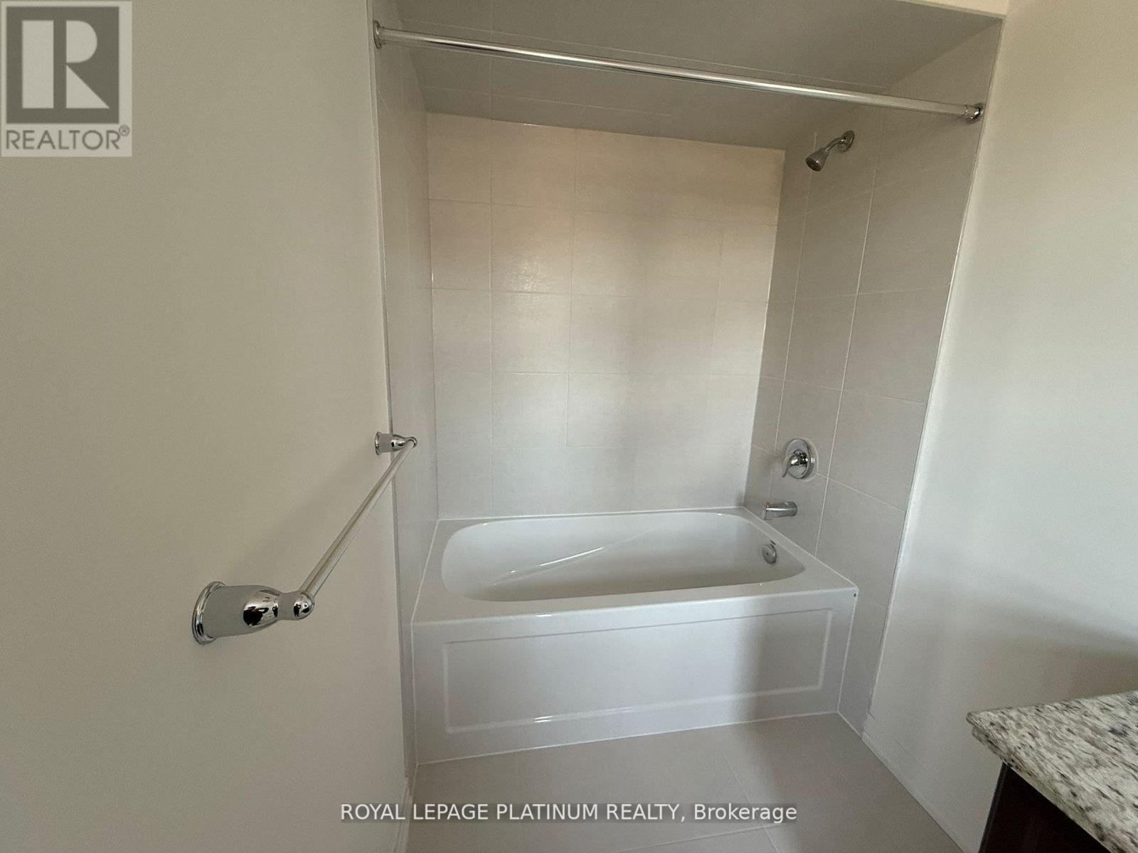 43 Mckernan Avenue, Brantford, Ontario  N3V 0C2 - Photo 5 - X12610568