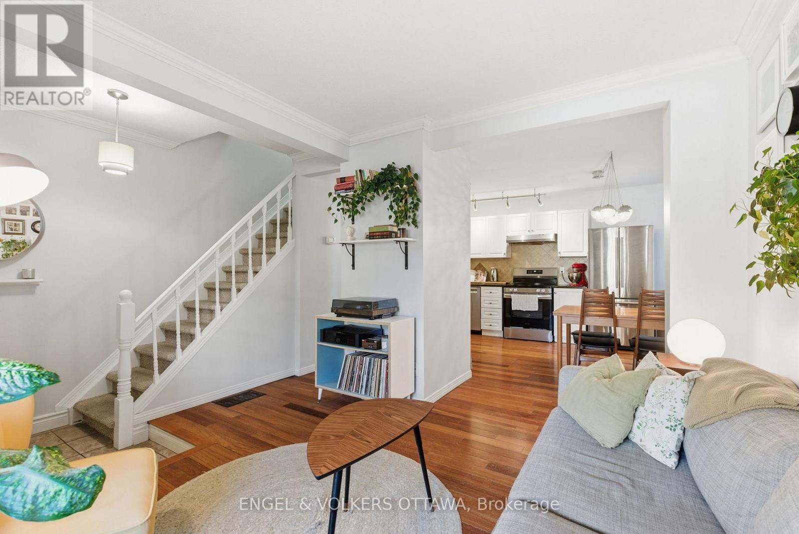 364 Arlington Avenue, Ottawa, Ontario  K1R 6Z3 - Photo 5 - X12610632