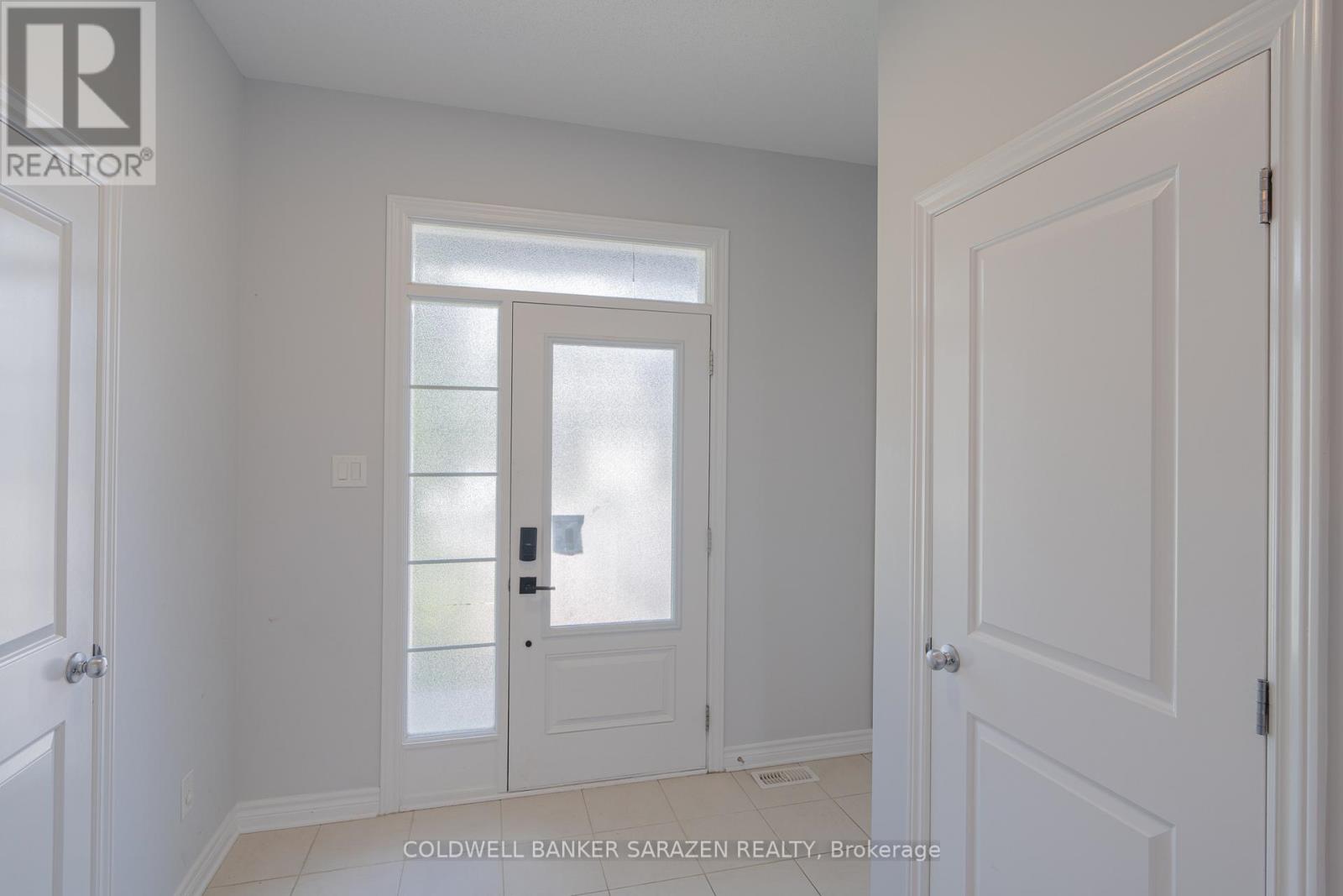 149 Westover Crescent, Ottawa, Ontario  K2T 0K6 - Photo 4 - X12610674