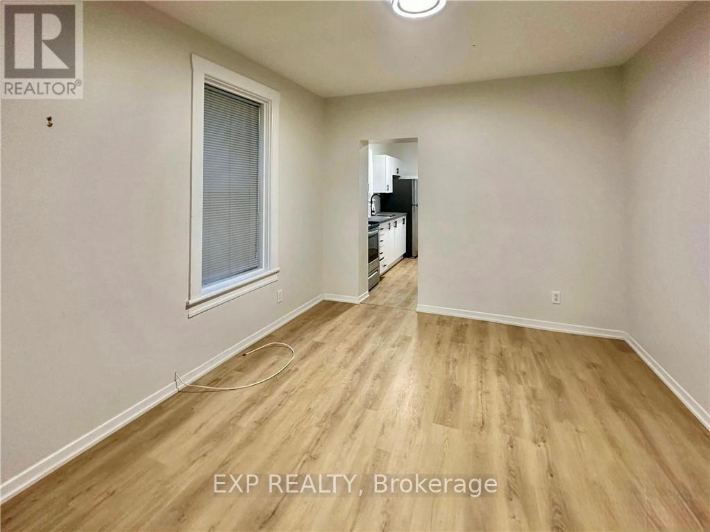 2 - 162 Ivy Crescent, Ottawa, Ontario  K1M 1X6 - Photo 10 - X12610742