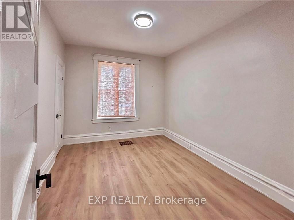 2 - 162 Ivy Crescent, Ottawa, Ontario  K1M 1X6 - Photo 11 - X12610742