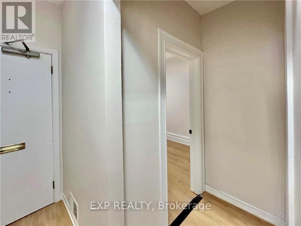 2 - 162 Ivy Crescent, Ottawa, Ontario  K1M 1X6 - Photo 2 - X12610742