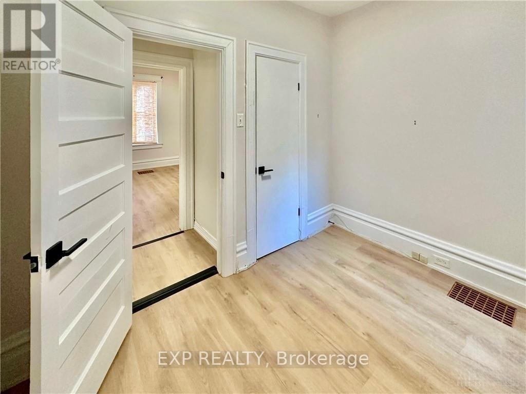 2 - 162 Ivy Crescent, Ottawa, Ontario  K1M 1X6 - Photo 7 - X12610742