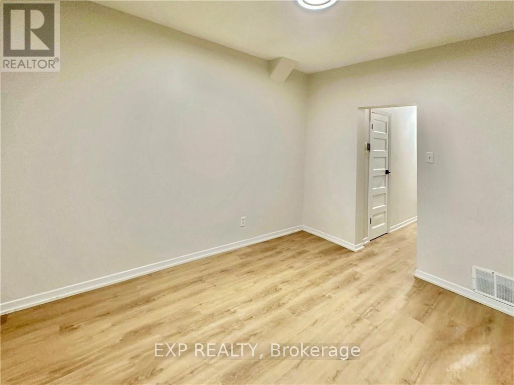 2 - 162 Ivy Crescent, Ottawa, Ontario  K1M 1X6 - Photo 8 - X12610742