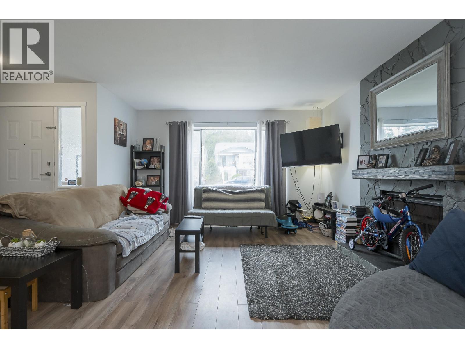 12145 207a Street, Maple Ridge, British Columbia V7M 1W4 - Photo 2 - R3072278