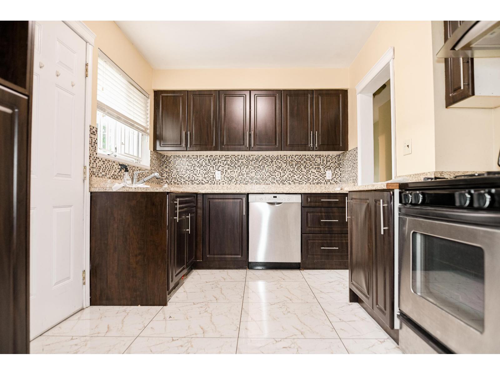 15120 96 Avenue, Surrey, British Columbia V3R 1E9 - Photo 17 - R3070137