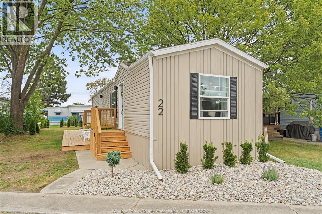 MLS# 25031382: 22 LAVINDALE, Lakeshore, Canada