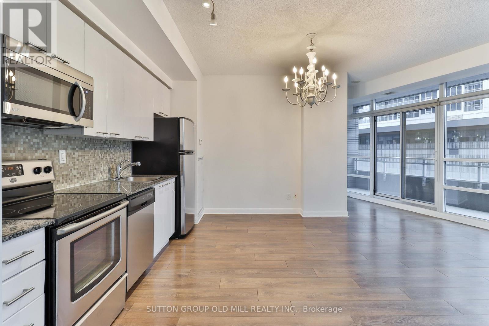 405 - 15 Bruyeres Mews, Toronto (Waterfront Communities), Ontario  M5V 0A7 - Photo 2 - C12610596