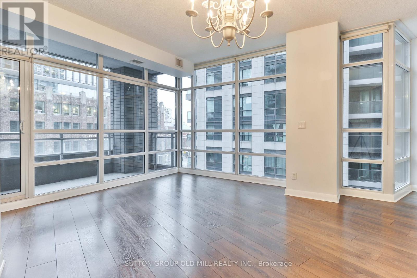 405 - 15 Bruyeres Mews, Toronto (Waterfront Communities), Ontario  M5V 0A7 - Photo 5 - C12610596